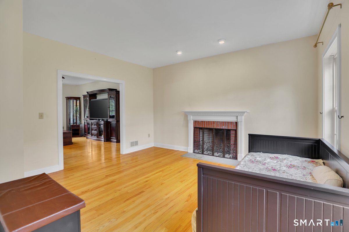 95 Higgins Road Cheshire, CT 06410 - Photo 13 of 40