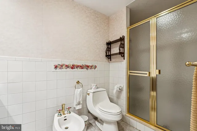 $1,100,000 | 2 Oriole Way, Moorestown, NJ 08057