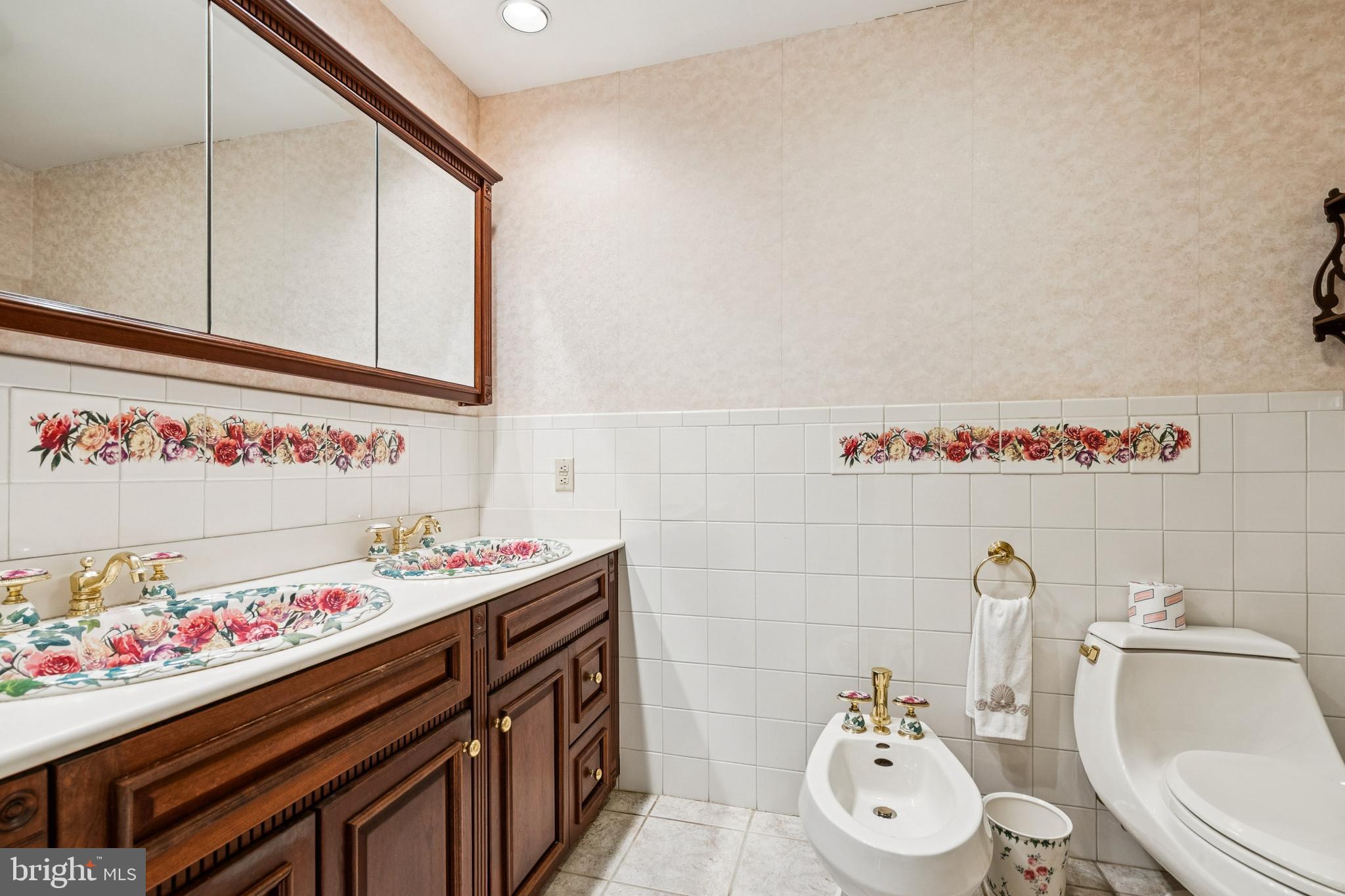2 Oriole Way Moorestown, NJ 08057 - Photo 16 of 28 a bathroom with a sink a toilet and curtain