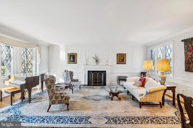 $1,100,000 | 2 Oriole Way, Moorestown, NJ 08057