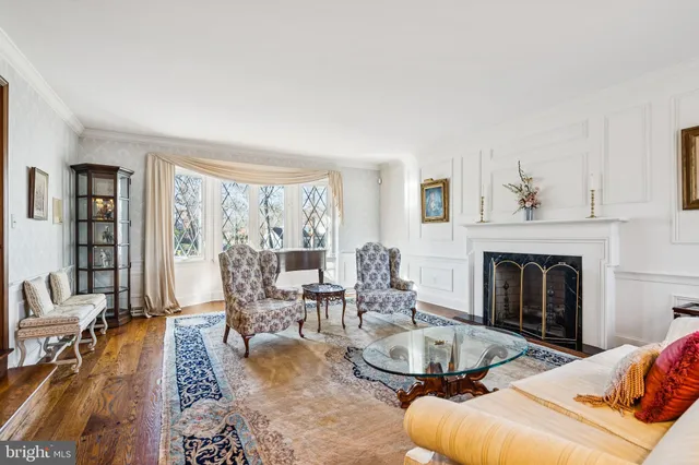 $1,100,000 | 2 Oriole Way, Moorestown, NJ 08057