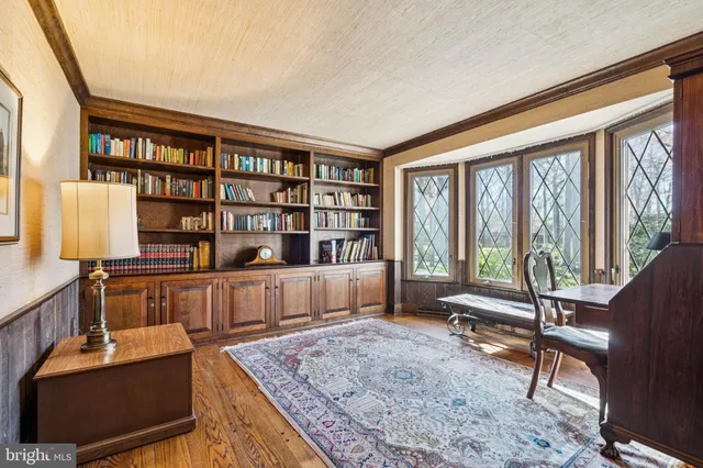 $1,100,000 | 2 Oriole Way, Moorestown, NJ 08057