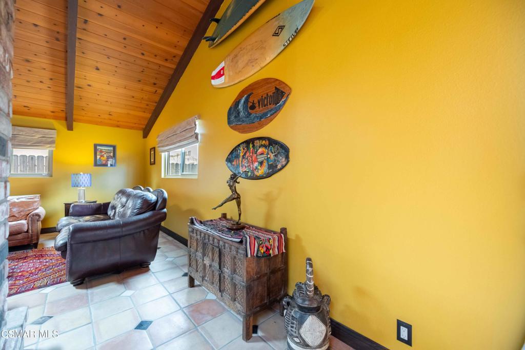 5121 Breakwater Way Oxnard, CA 93035 - Photo 20 of 54 a living room with couch and a table