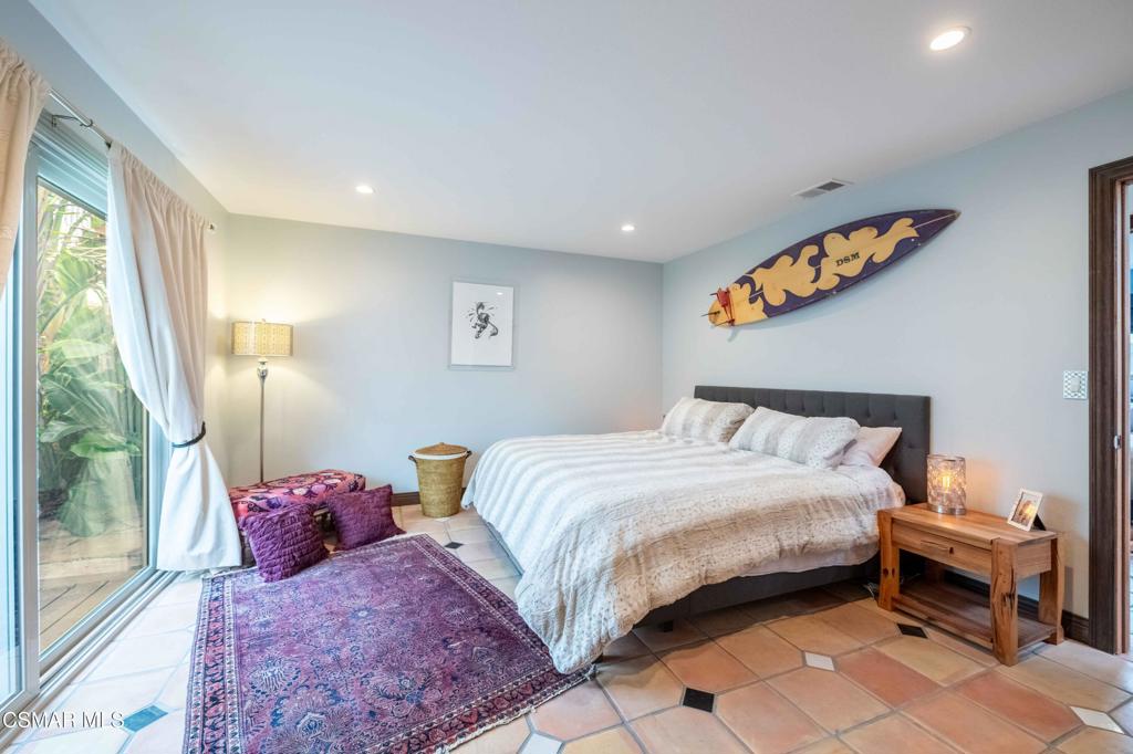 5121 Breakwater Way Oxnard, CA 93035 - Photo 23 of 54 a bedroom with a large bed and a window