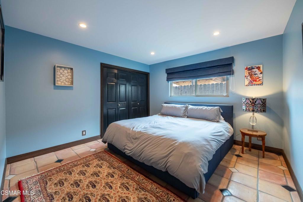 5121 Breakwater Way Oxnard, CA 93035 - Photo 30 of 54 a bedroom with a large bed and a window