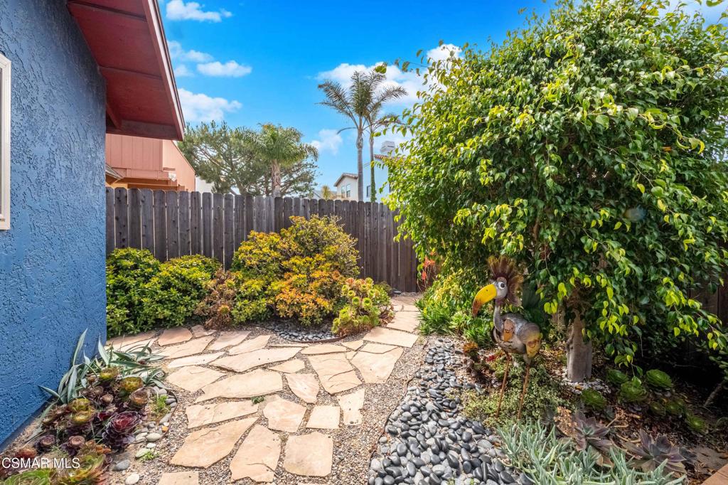 5121 Breakwater Way Oxnard, CA 93035 - Photo 38 of 54 a view of a flowers in a garden