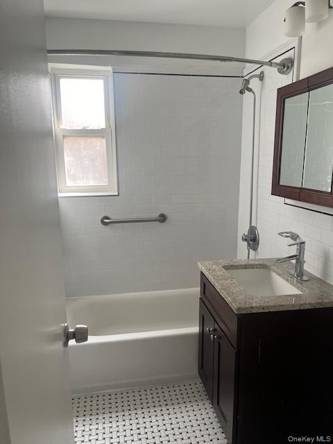 40 Knightsbridge Road, Unit 3H Great Neck, NY 11021 - Photo 5 of 5