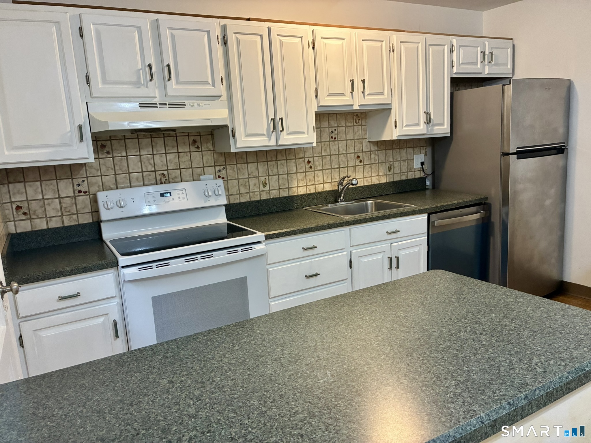 112 Rodgers Road, Unit 112 Fairfield, CT 06824 - Photo 9 of 22 Gallery Image 9