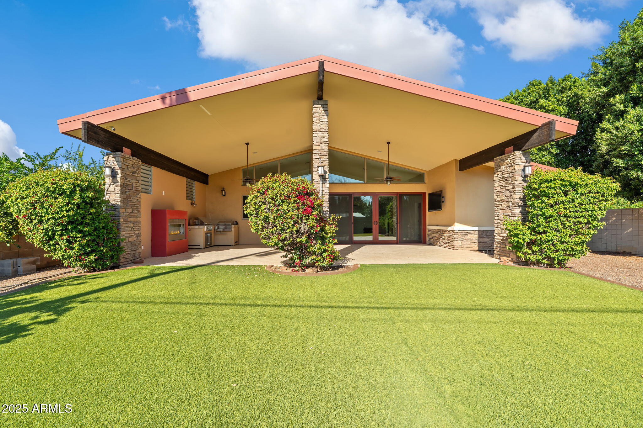 1435 East Rancho Drive Phoenix, AZ 85014 - Photo 43 of 49 a view of a house with basketball court