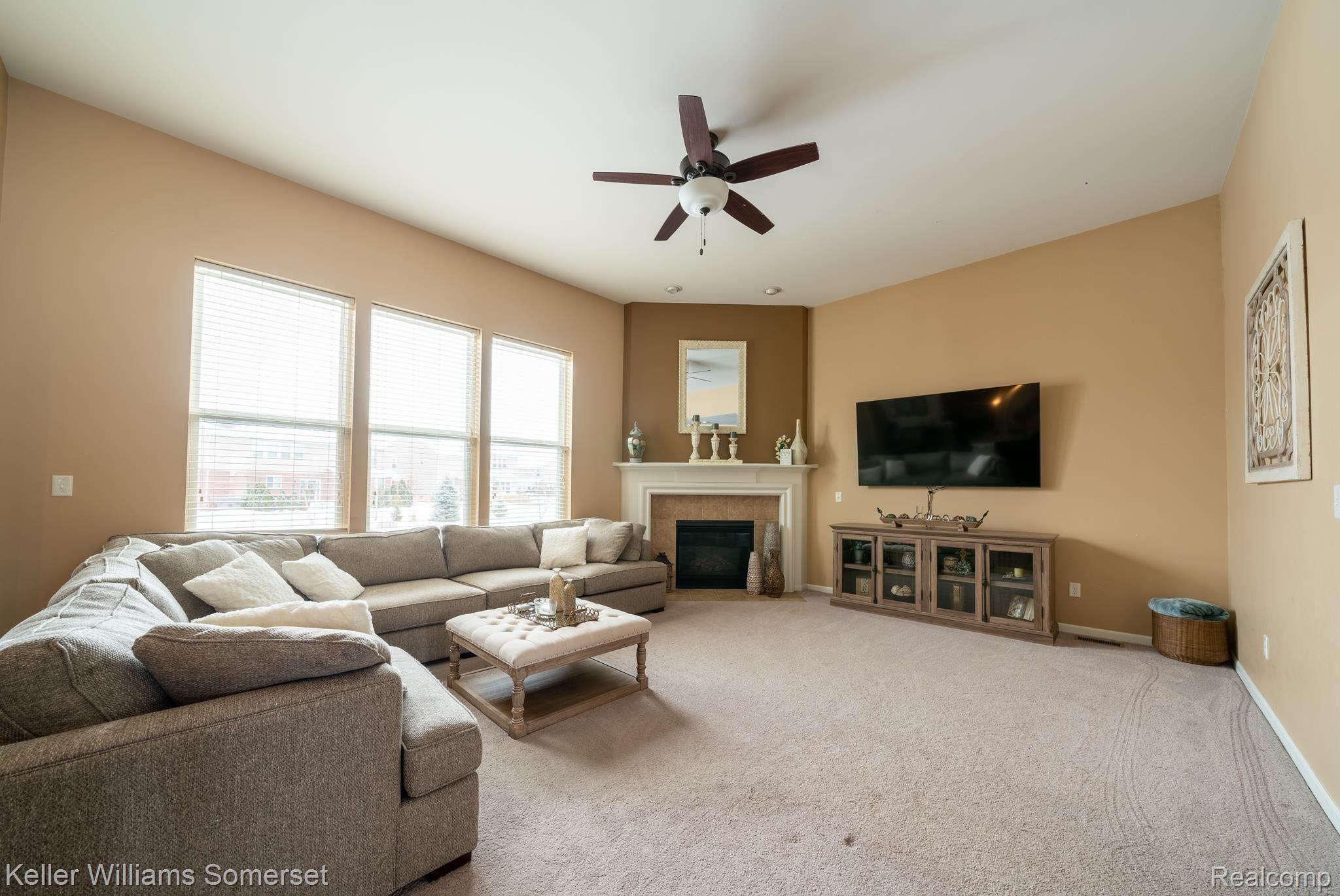 49708 Gracechurch Road Macomb, MI 48044 - Photo 7 of 35 DSC06608-HDR.jpg