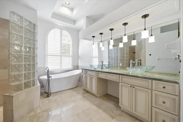 $1,550,000 | 18634 Avenue Capri, Lutz, FL 33558