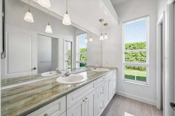 $1,550,000 | 18634 Avenue Capri, Lutz, FL 33558