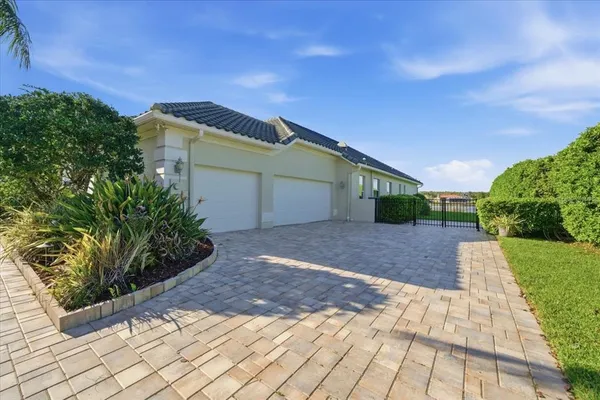 $1,550,000 | 18634 Avenue Capri, Lutz, FL 33558