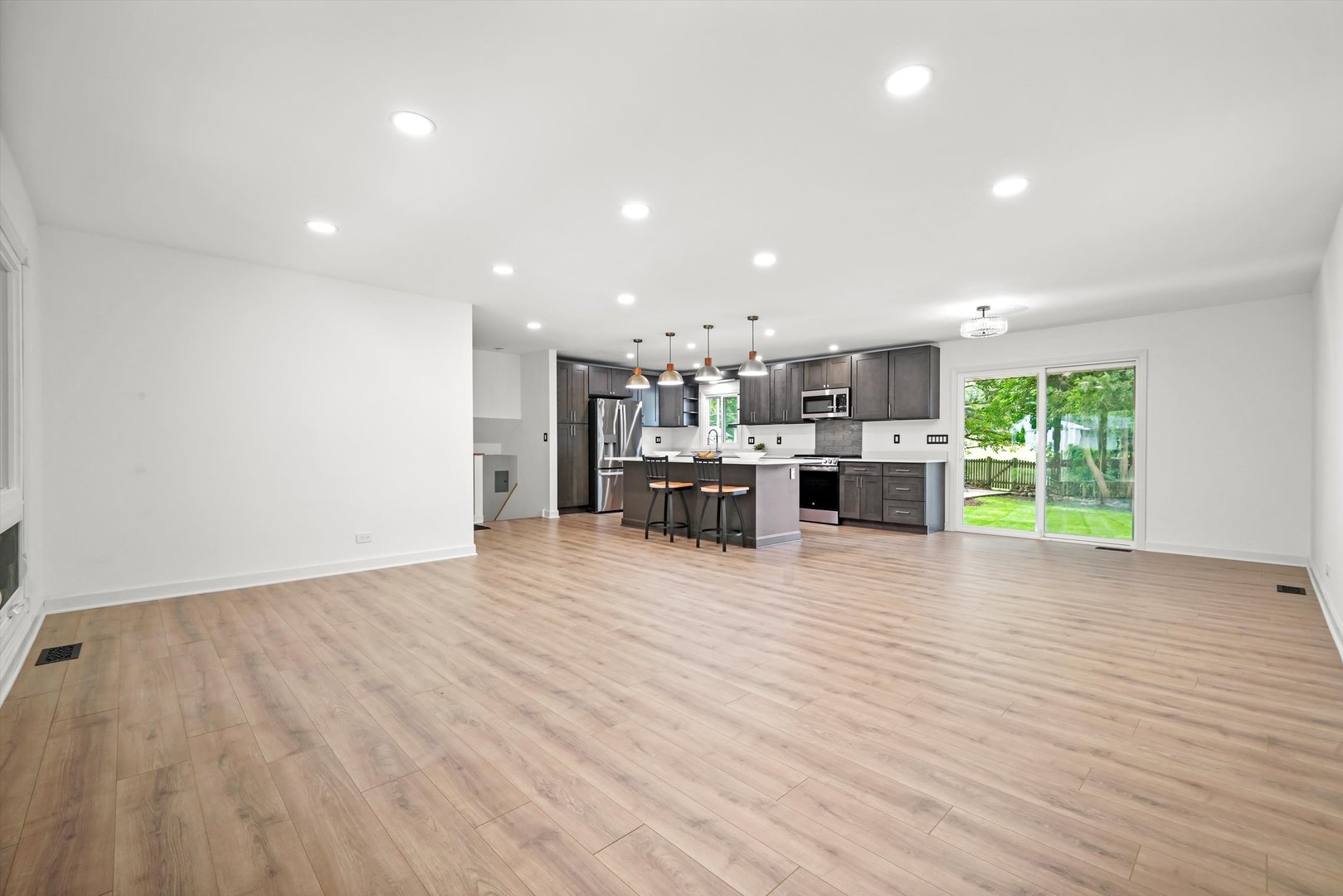 632 White Pine Road Buffalo Grove, IL 60089 - Photo 11 of 27 Gallery Image 11
