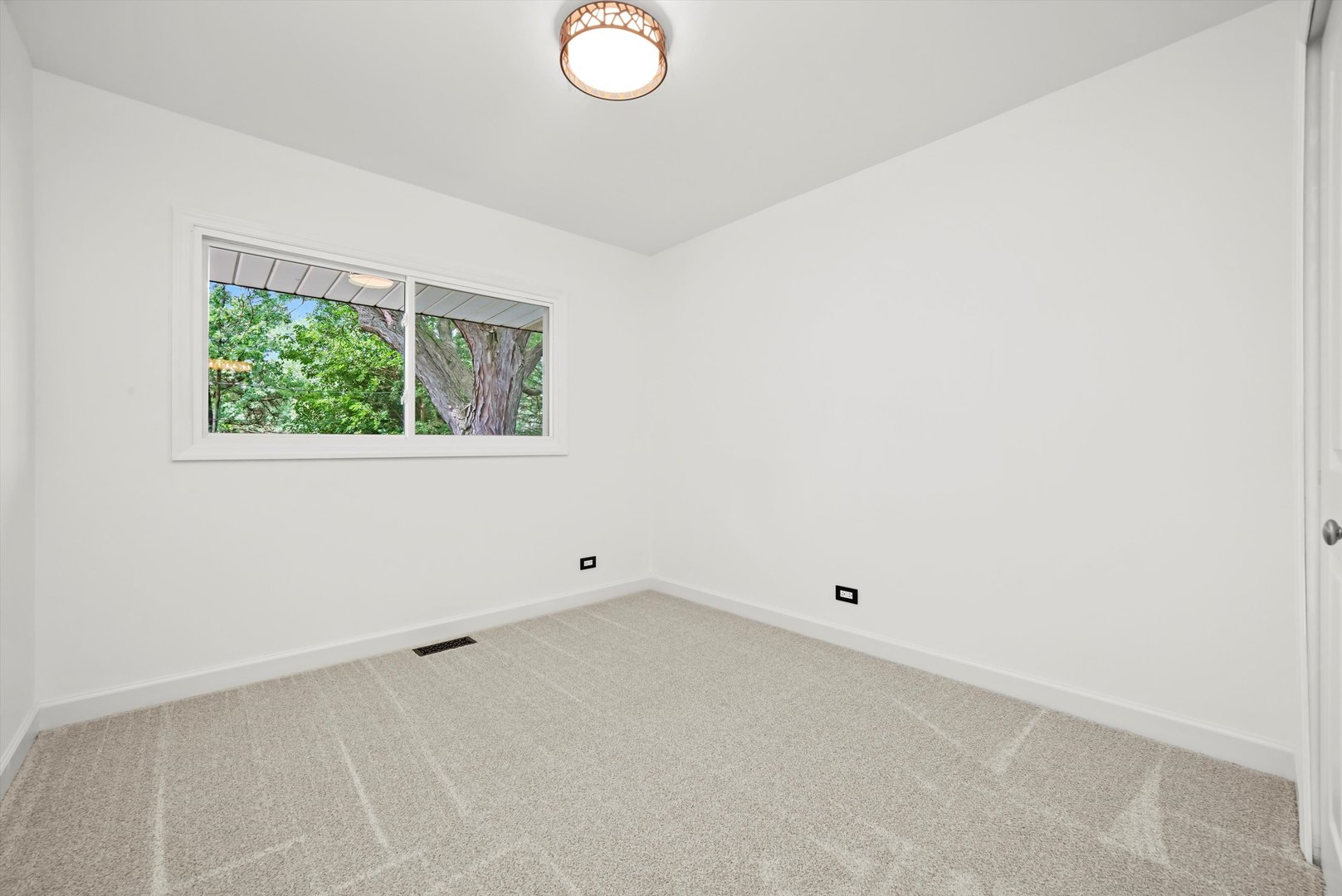 632 White Pine Road Buffalo Grove, IL 60089 - Photo 15 of 27 Gallery Image 15