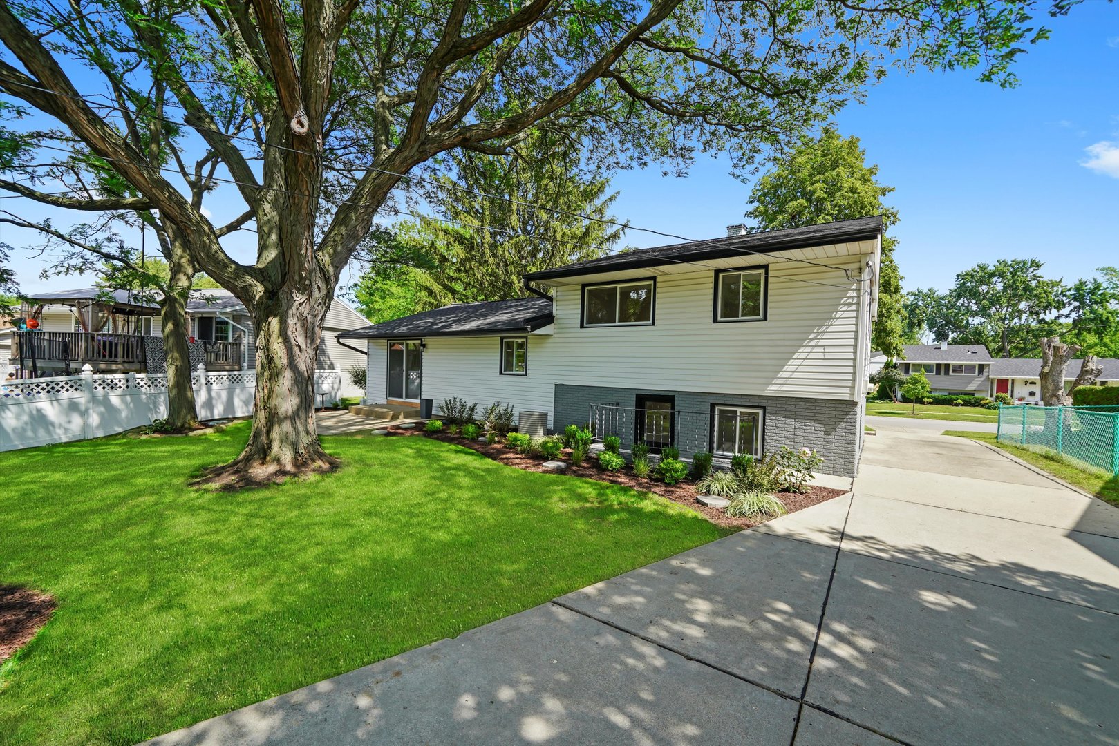632 White Pine Road Buffalo Grove, IL 60089 - Photo 23 of 27 Gallery Image 23