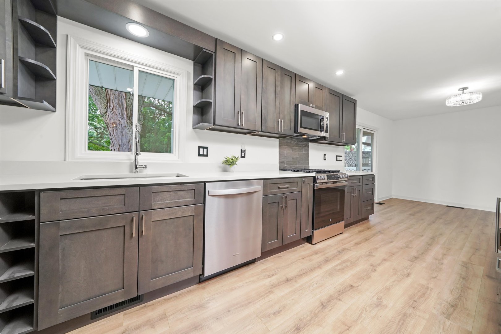 632 White Pine Road Buffalo Grove, IL 60089 - Photo 8 of 27 Gallery Image 8