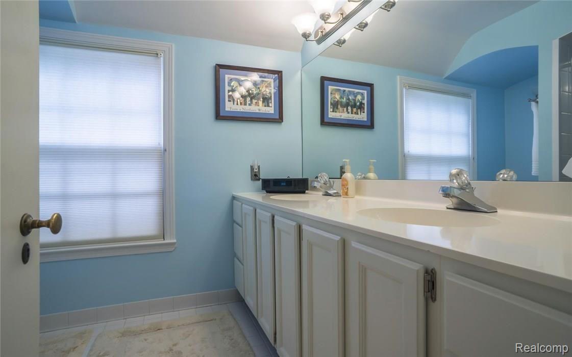 272 Merriweather Road Grosse Pointe, MI 48236 - Photo 15 of 18 19-photo-web-1680x1050-110114.jpg