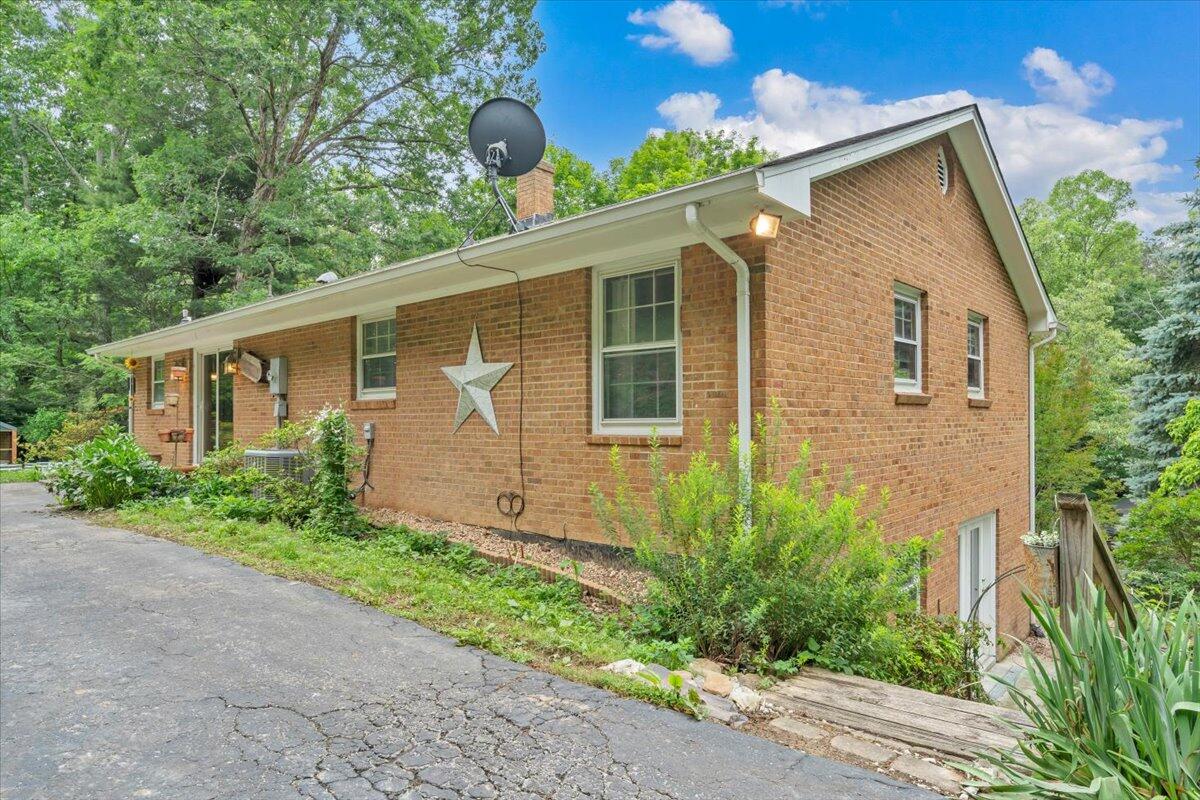 811 Arcadia Road Buchanan, VA 24066 - Photo 33 of 43 33-MIB08820