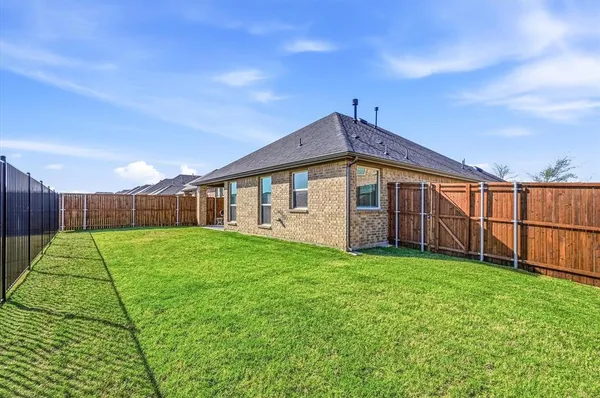 $309,900 | 916 Brittany Drive, Anna, TX 75409