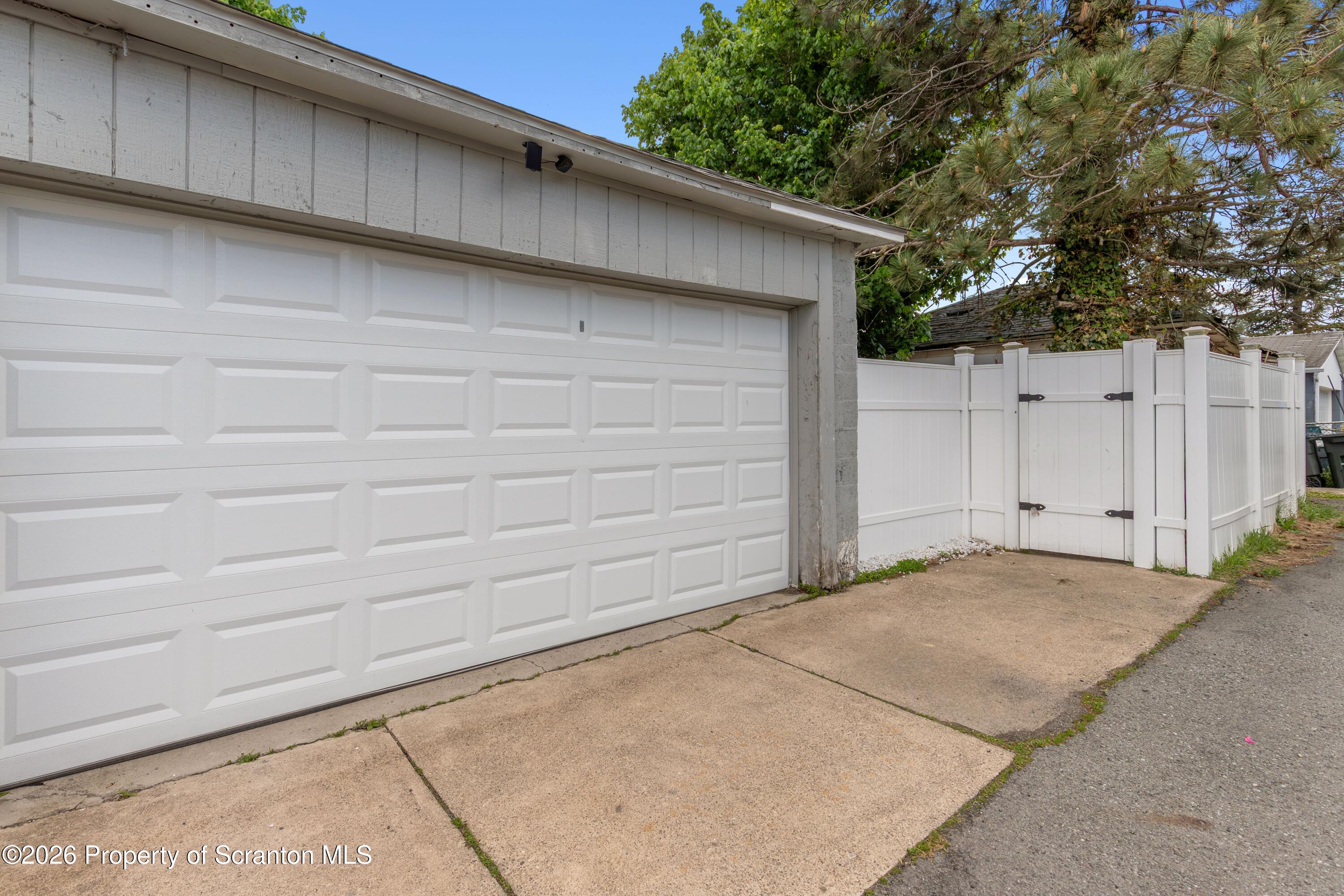 1175 West Elm Street Scranton, PA 18504 - Photo 27 of 28 Garage