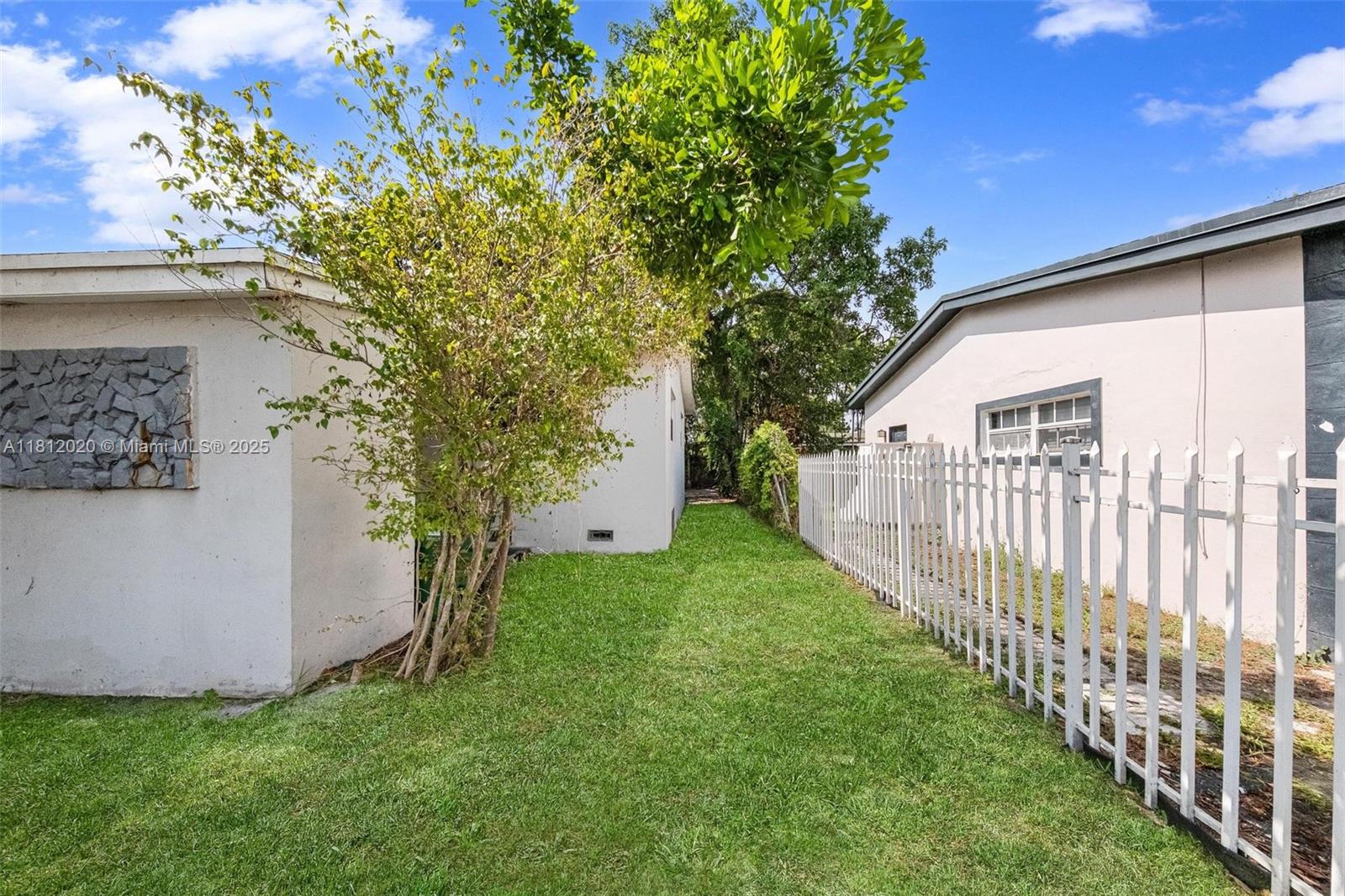 725 Northeast 178th Street Miami, FL 33162 - Photo 4 of 44 a view of a house with backyard and garden