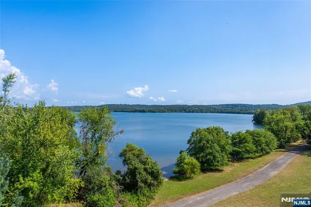 $672,000 | 1360 Hamburg Turnpike, Unit 708, Wayne, NJ 07470