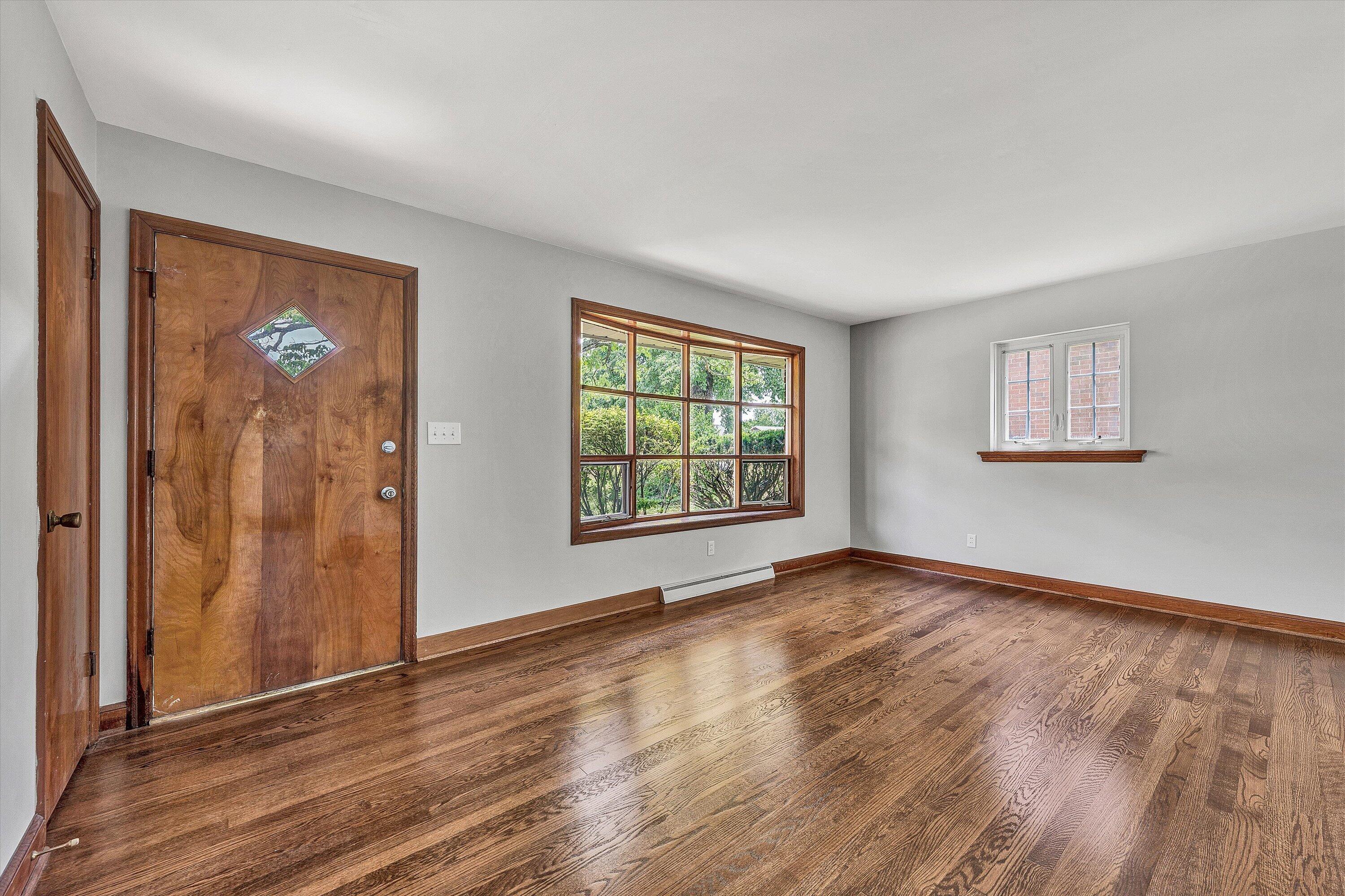 6066 Thornrose Road Roanoke, VA 24012 - Photo 5 of 32 05-DSC03991