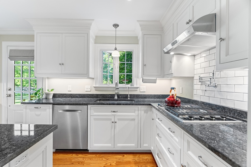 2 Woodridge Road Dover, MA 02030 - Photo 3 of 27