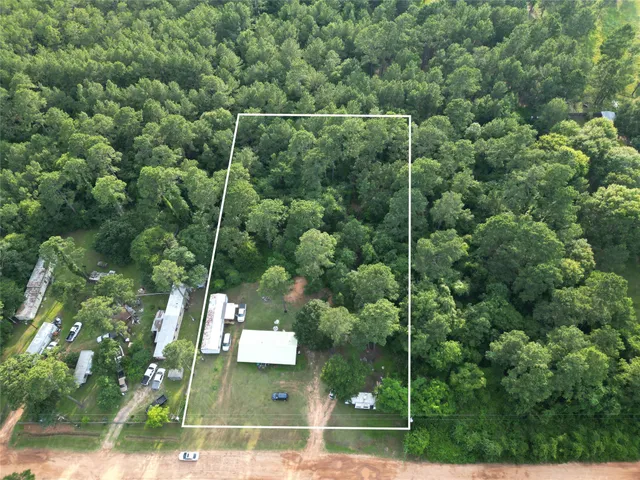 a view of a back yard