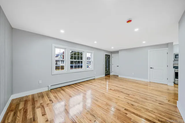 $879,000 | 214-07 110th Avenue | Bellaire Estates