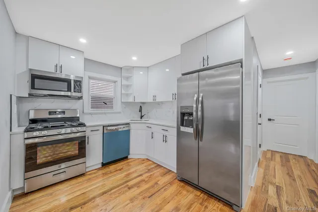 $879,000 | 214-07 110th Avenue | Bellaire Estates