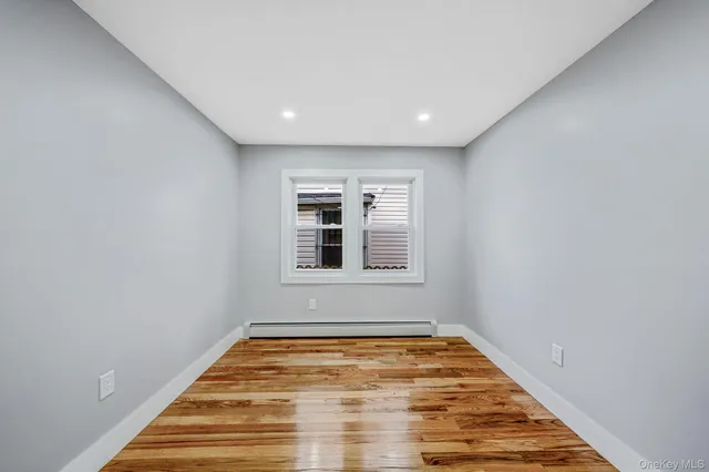 $879,000 | 214-07 110th Avenue | Bellaire Estates