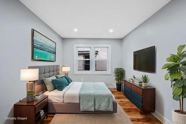 $879,000 | 214-07 110th Avenue | Bellaire Estates