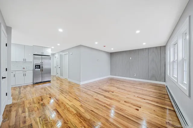 $879,000 | 214-07 110th Avenue | Bellaire Estates