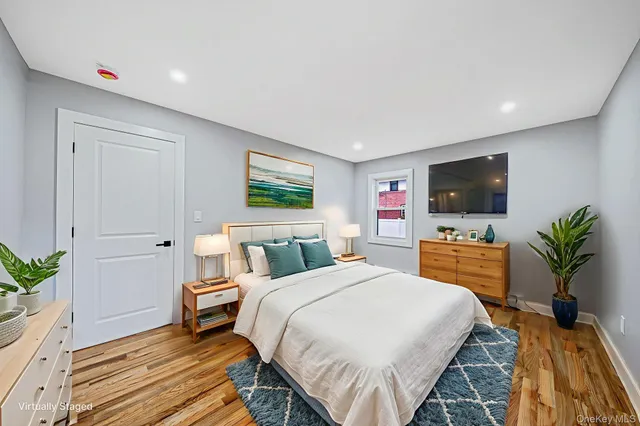 $879,000 | 214-07 110th Avenue | Bellaire Estates