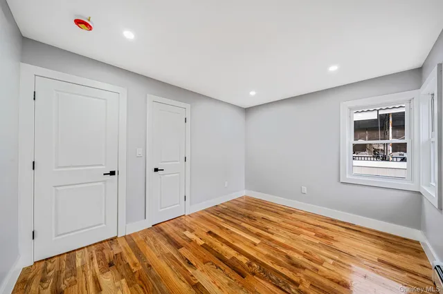 $879,000 | 214-07 110th Avenue | Bellaire Estates