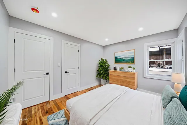 $879,000 | 214-07 110th Avenue | Bellaire Estates