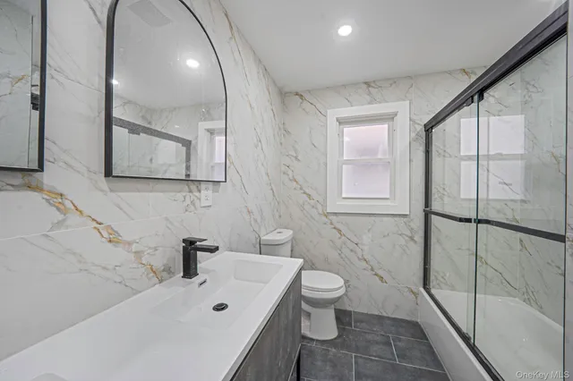 $879,000 | 214-07 110th Avenue | Bellaire Estates