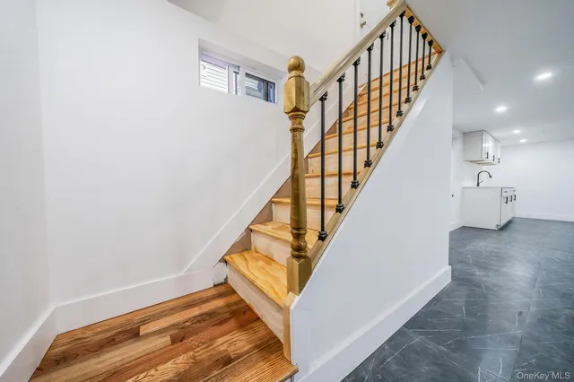 $879,000 | 214-07 110th Avenue | Bellaire Estates