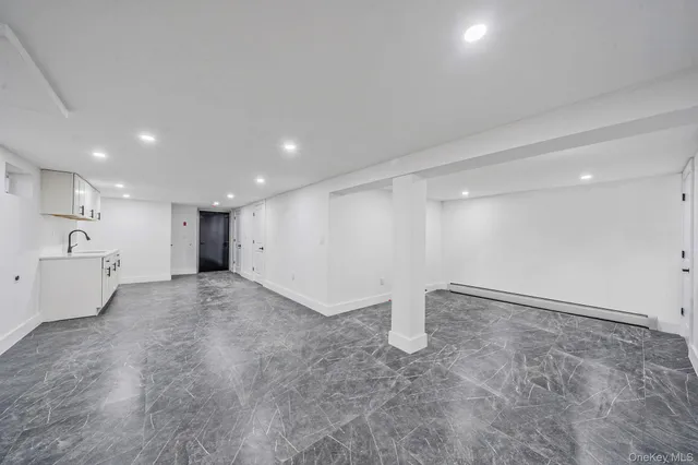 $879,000 | 214-07 110th Avenue | Bellaire Estates