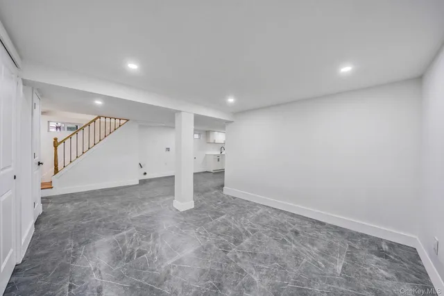 $879,000 | 214-07 110th Avenue | Bellaire Estates