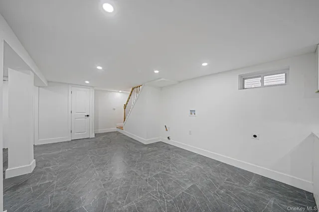 $879,000 | 214-07 110th Avenue | Bellaire Estates