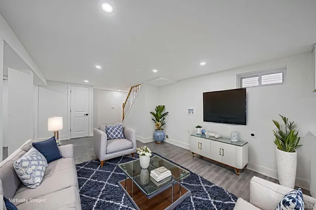 $879,000 | 214-07 110th Avenue | Bellaire Estates