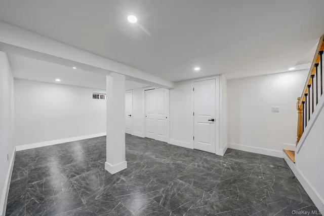 $879,000 | 214-07 110th Avenue | Bellaire Estates