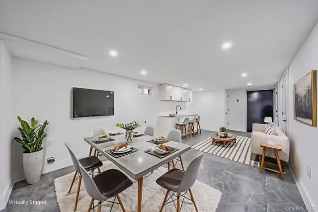 $879,000 | 214-07 110th Avenue | Bellaire Estates