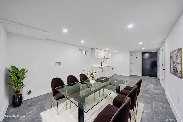 $879,000 | 214-07 110th Avenue | Bellaire Estates