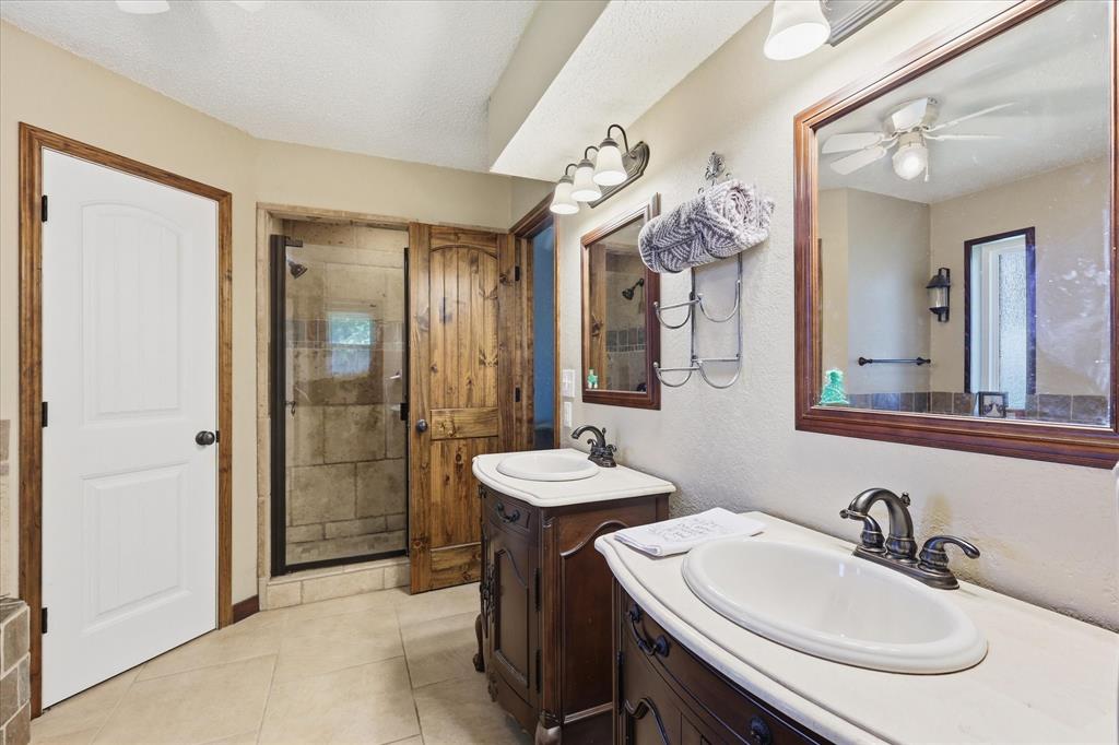 405 Lantern Ridge Drive Mansfield, TX 76063 - Photo 16 of 37