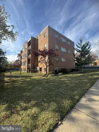 $2,575 | 500 South Courthouse Road, Unit 2, Arlington, VA 22204