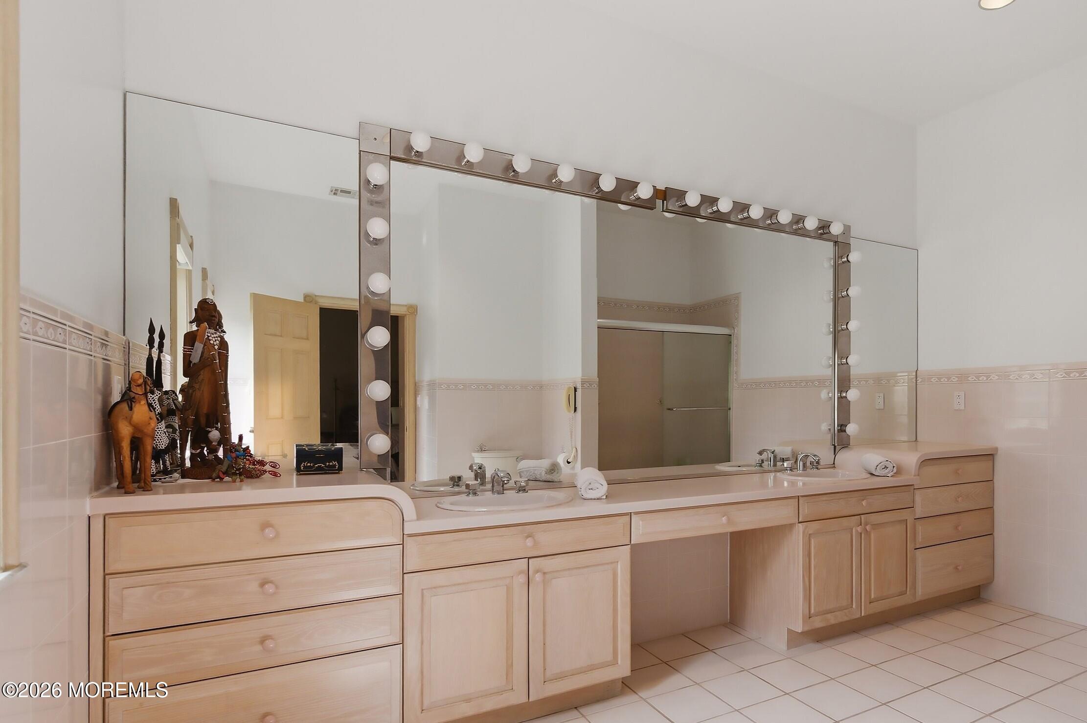 4 Thunder Lane Colts Neck, NJ 07722 - Photo 41 of 60 Full Bathroom Bedroom 3